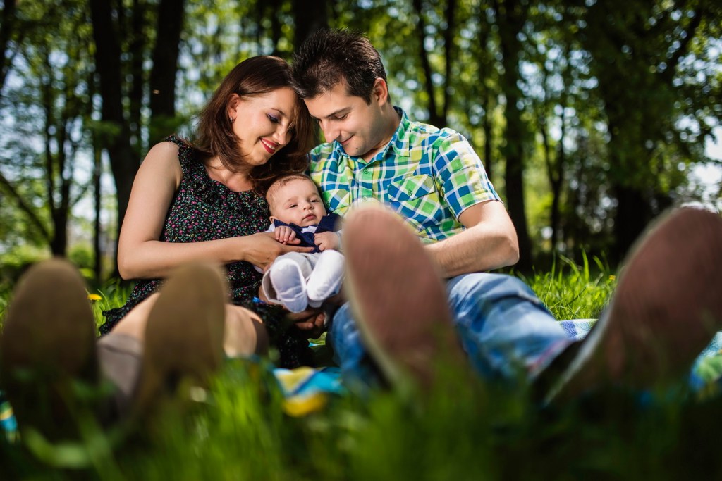 Vladut, Georgiana si Valentin: fotografii de familie cu baloane colorate&nbsp;:)